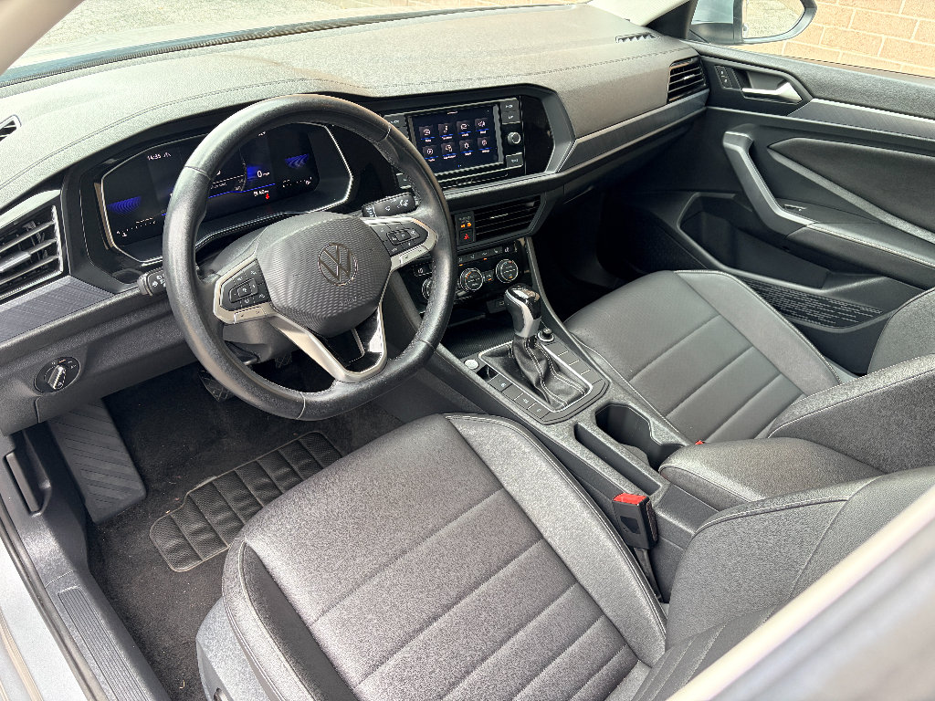 Used 2024 Volkswagen Jetta SE FWD image 12