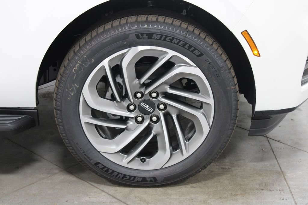 New 2026 Lincoln Navigator Premier AWD/4WD image 13