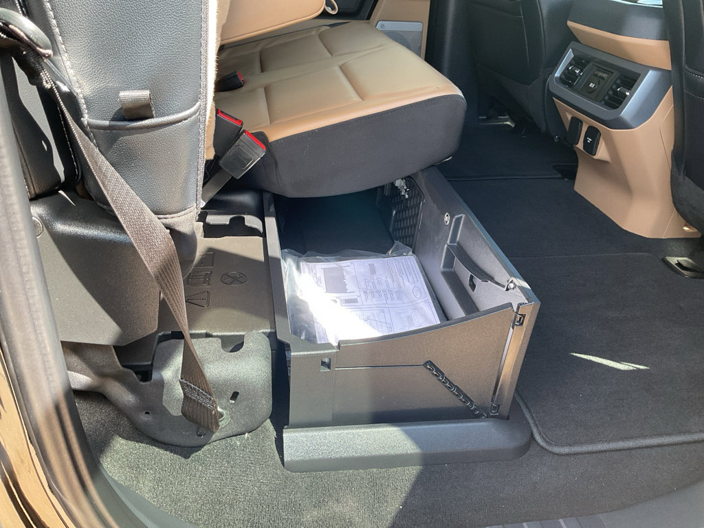 Used 2023 Ford F350 Lariat w/ Lariat Ultimate Package AWD/4WD image 11