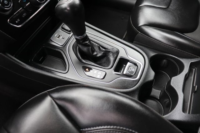 Used 2020 Jeep Cherokee Latitude Plus FWD image 16