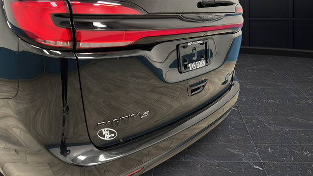 Used 2024 Chrysler Pacifica Premium FWD image 42