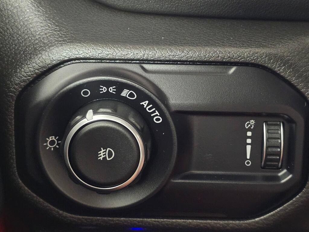 Used 2023 Jeep Wrangler Unlimited Sahara AWD/4WD image 35