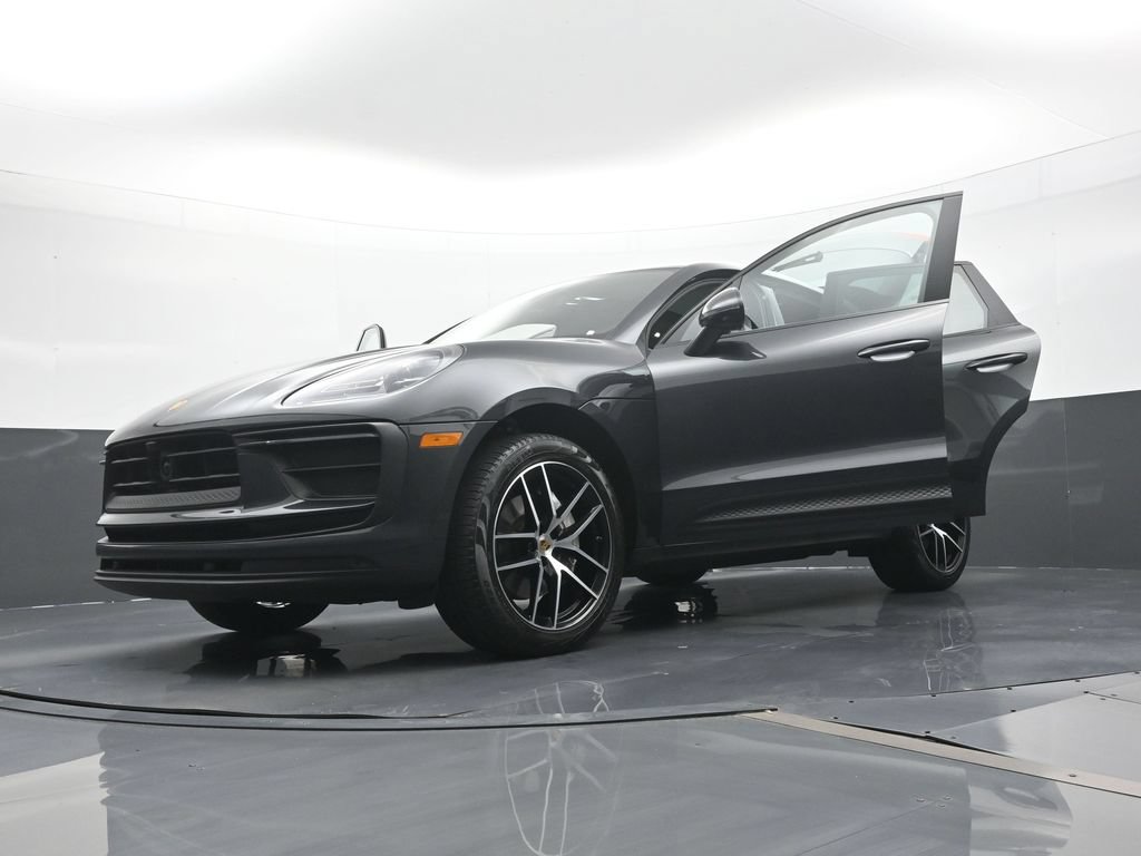 Certified 2023 Porsche Macan AWD/4WD image 30