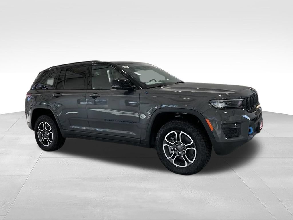 New 2024 Jeep Grand Cherokee Trailhawk w/ Advanced Protech Group II AWD/4WD video 2