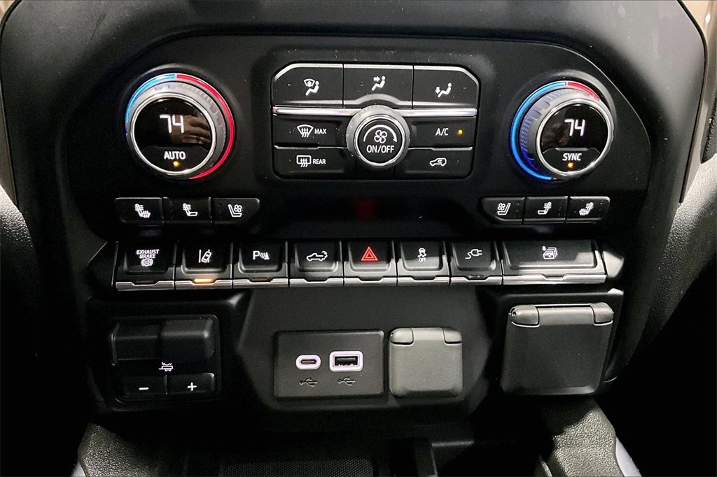 Used 2022 Chevrolet Silverado 3500 High Country w/ Technology Package image 16