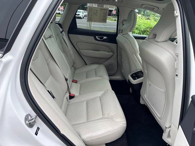 Certified 2022 Volvo XC60 B5 Inscription w/ Advanced Package AWD/4WD image 13