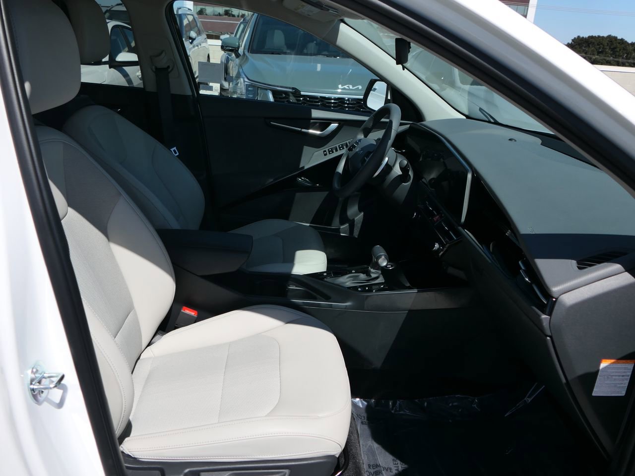 Used 2025 Kia Niro EX FWD image 26