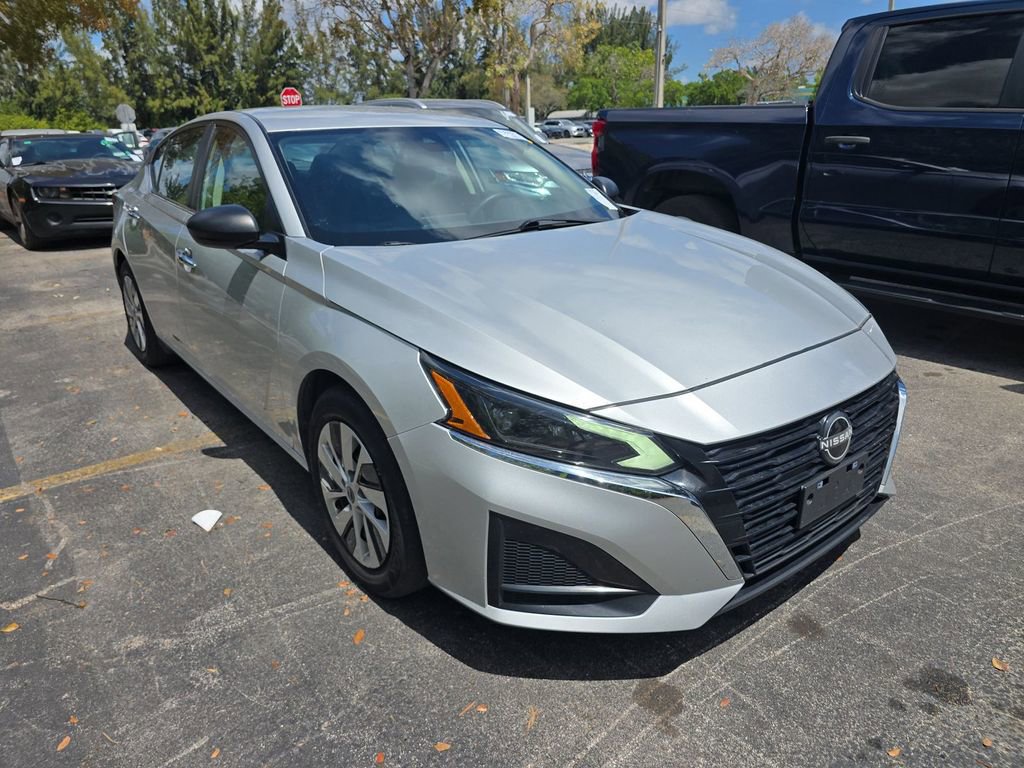 Used 2024 Nissan Altima 2.5 S image 3