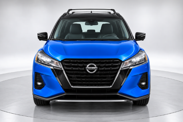 Used 2023 Nissan Kicks SR w/ SR Premium Package FWD image 5