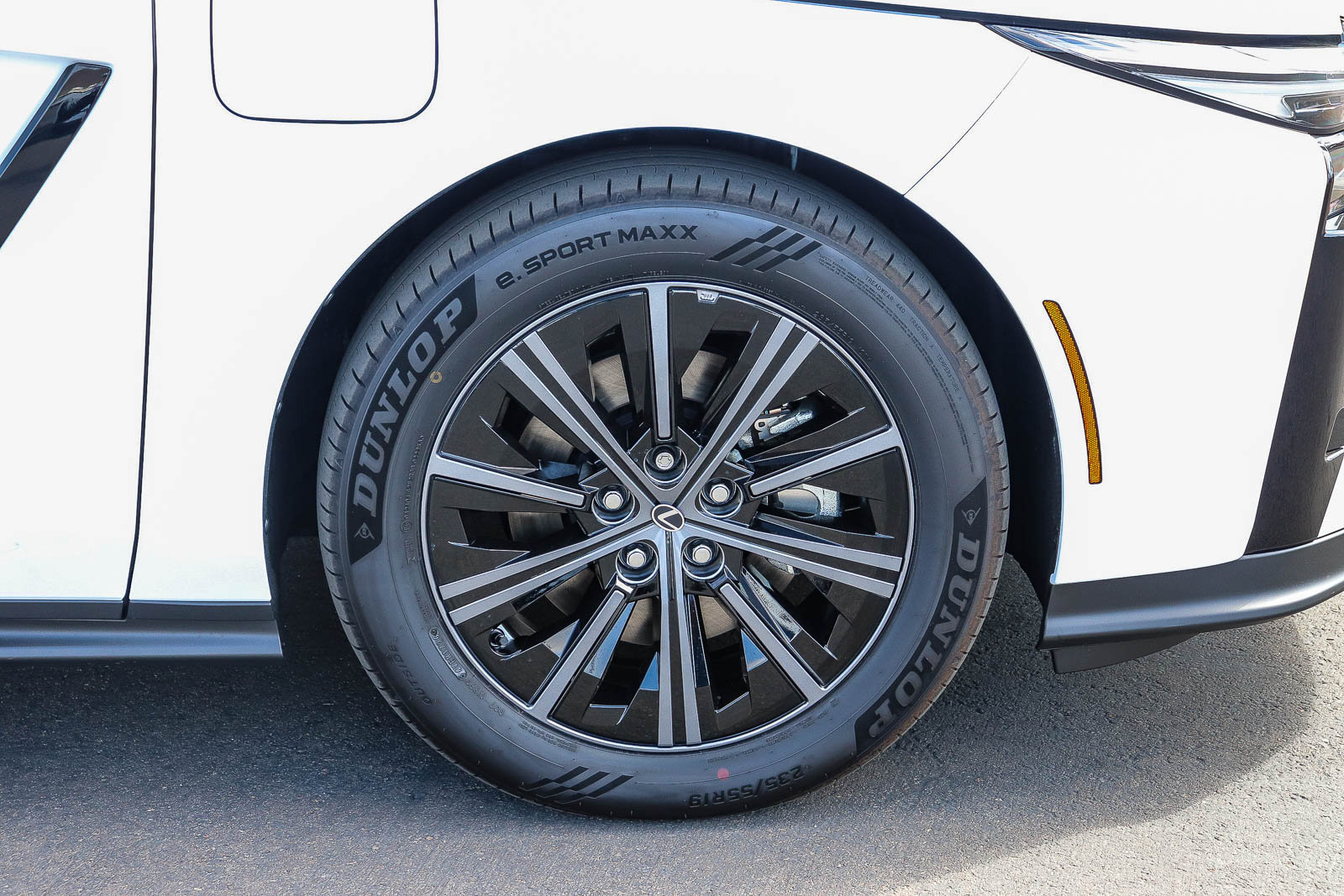 New 2026 Lexus ES 350e w/ Convenience Package FWD image 10