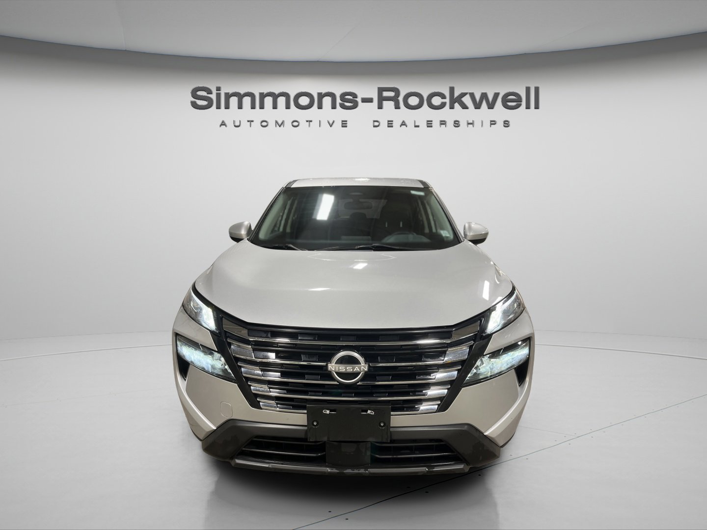 Used 2024 Nissan Rogue SV image 2