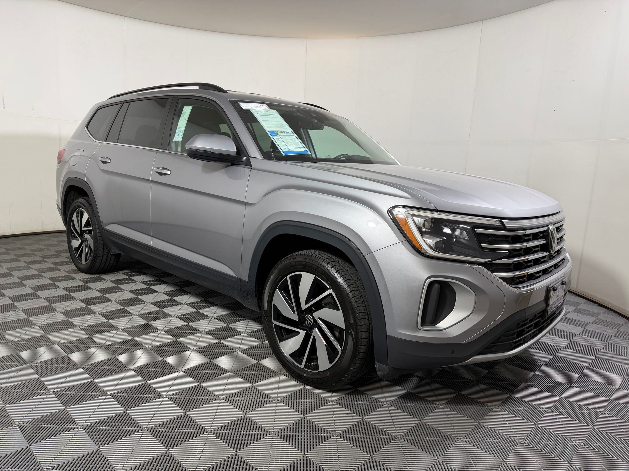 Used 2025 Volkswagen Atlas SE AWD/4WD image 6