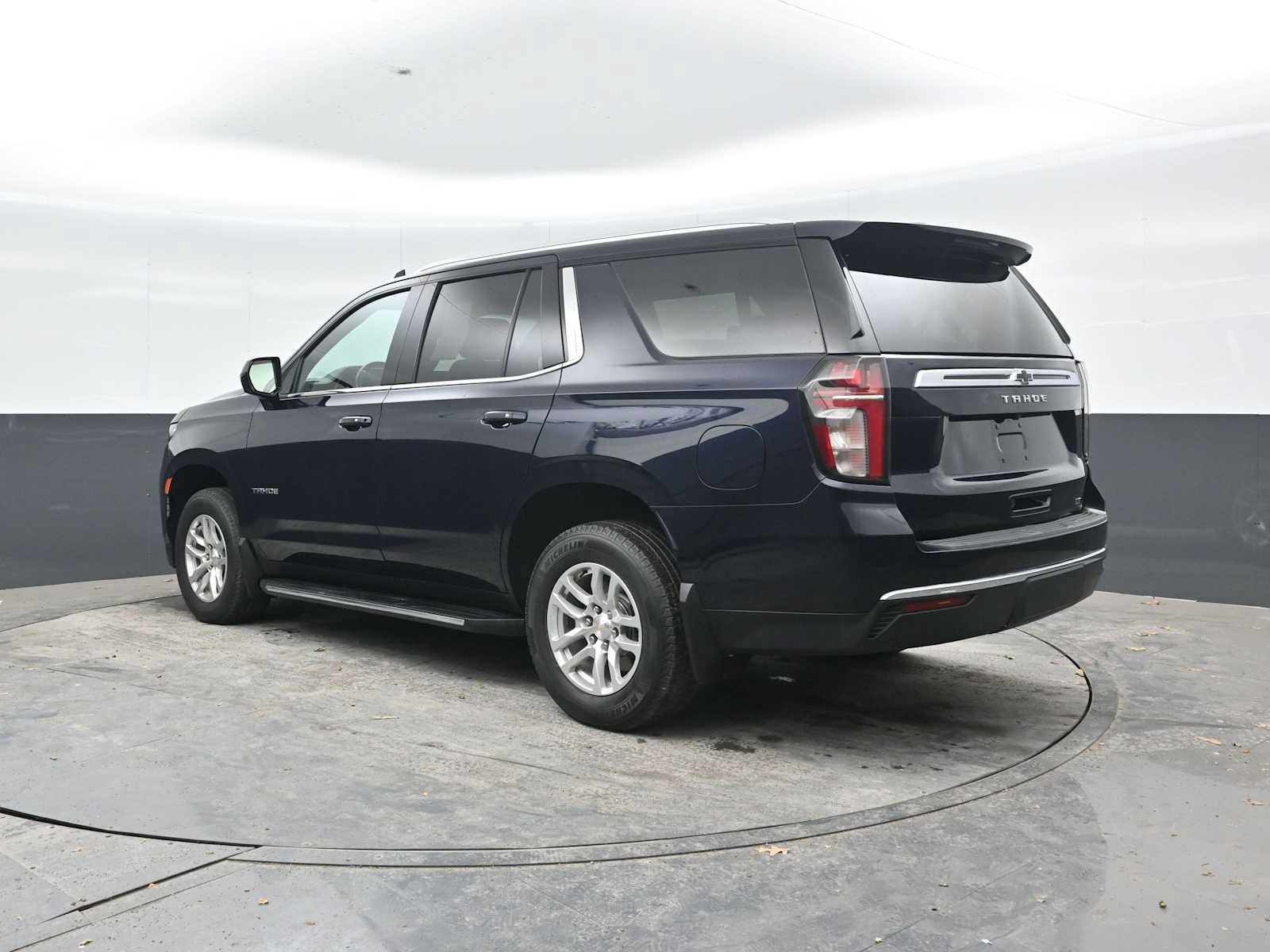 Used 2021 Chevrolet Tahoe LT AWD/4WD image 2