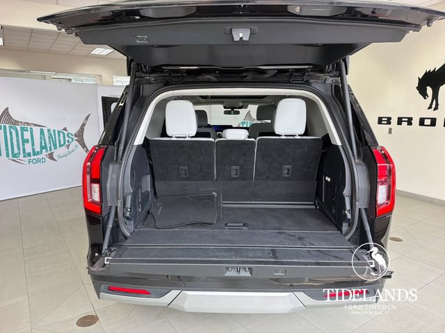 Certified 2025 Ford Expedition Platinum w/ Driver's Package AWD/4WD image 12