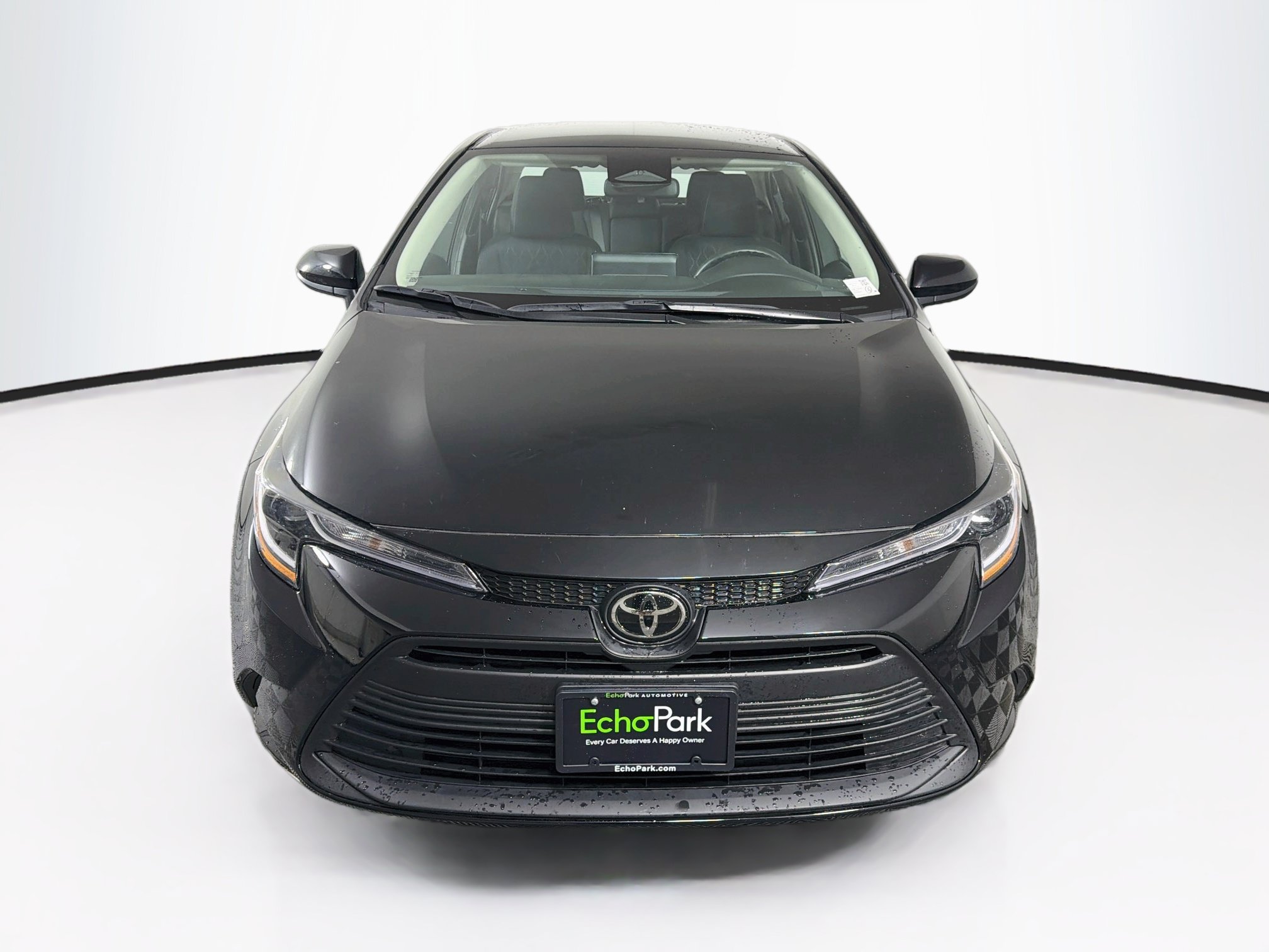 Used 2025 Toyota Corolla LE FWD image 2