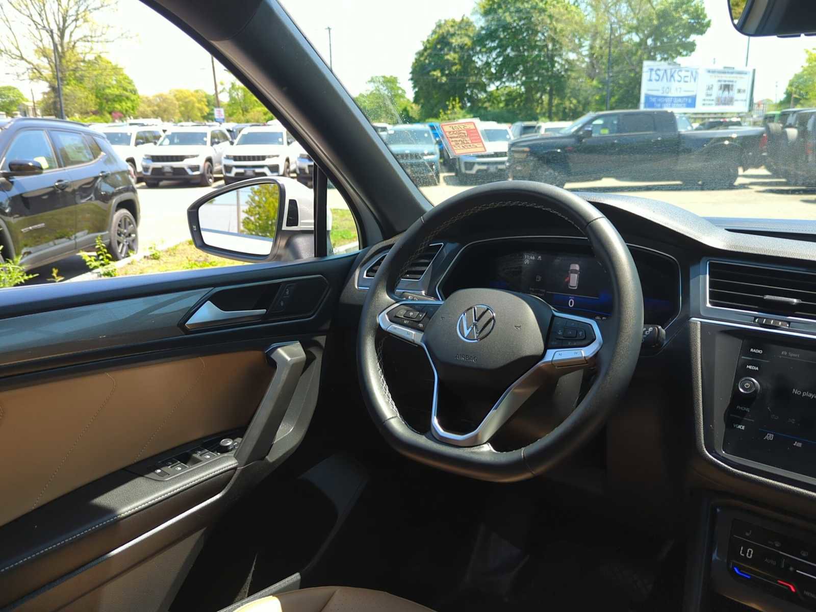 Used 2023 Volkswagen Tiguan SE AWD/4WD image 30