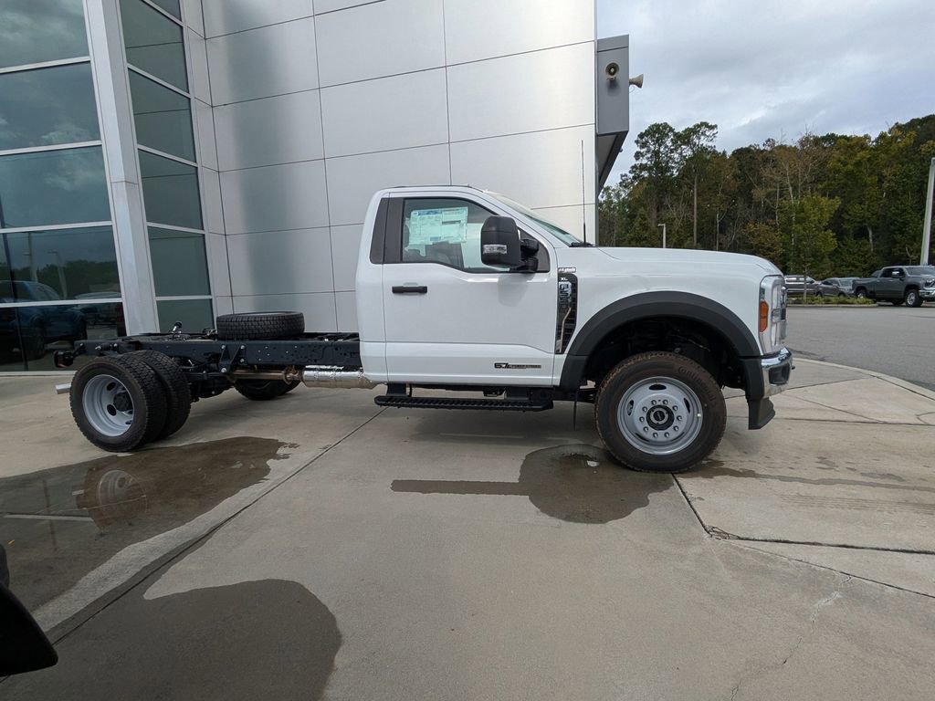 New 2025 Ford F550 4x4 Regular Cab Super Duty image 3