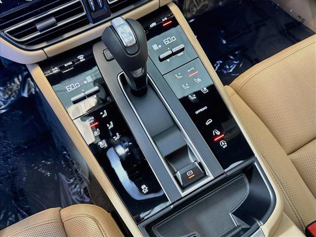 Used 2026 Porsche Macan AWD/4WD image 18