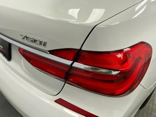 Used 2016 BMW 750i xDrive AWD/4WD image 13