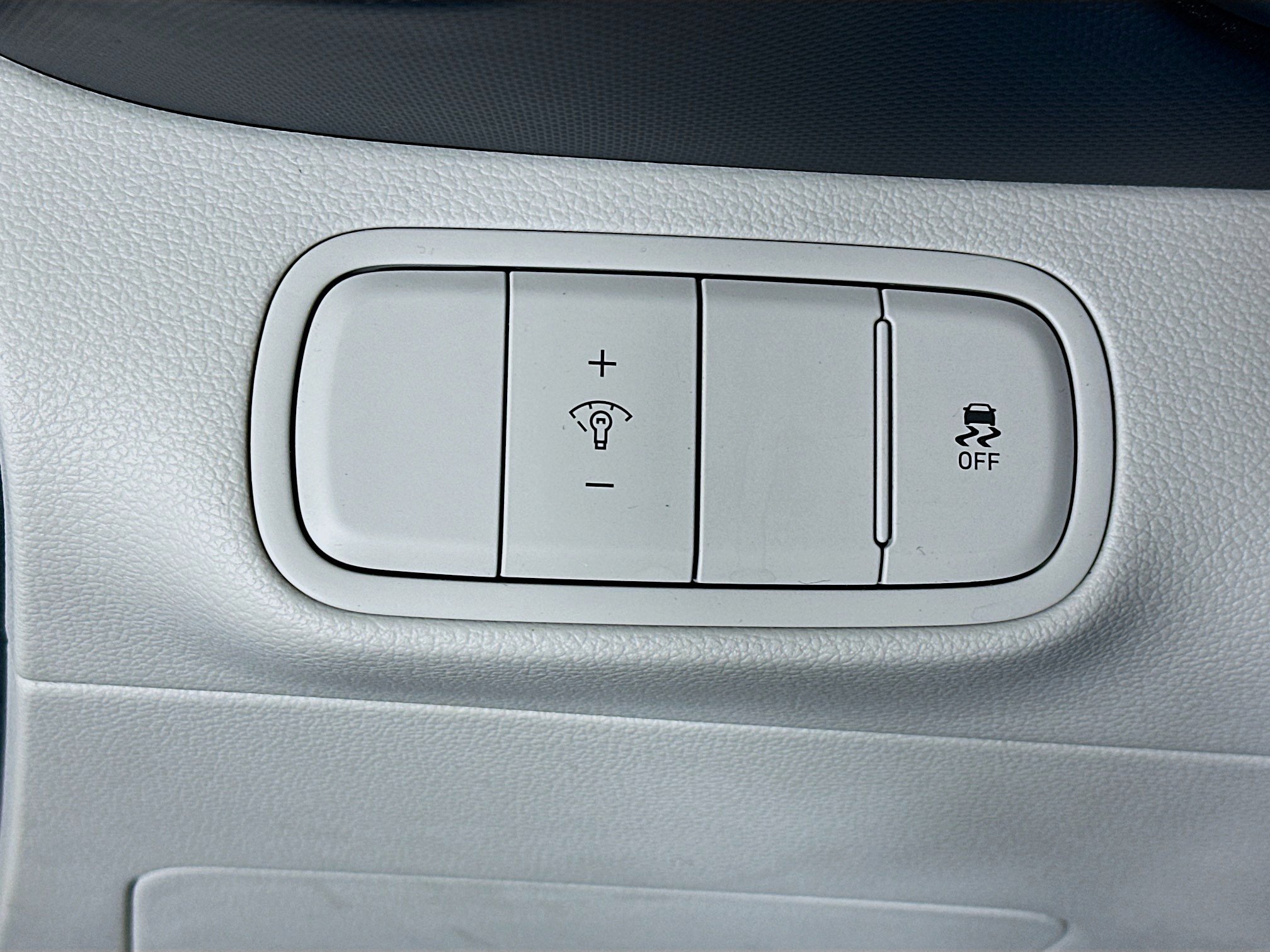 Used 2024 Hyundai Venue Limited image 17