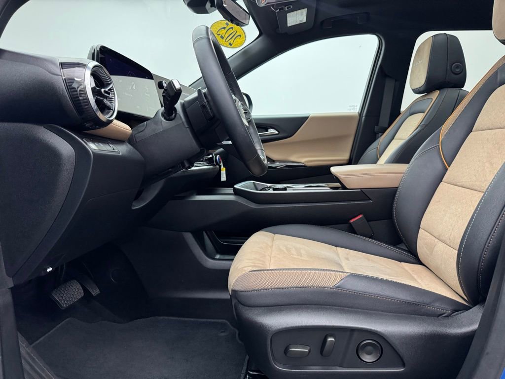 Used 2025 Chevrolet Equinox ACTIV w/ Safety and Technology Package image 17