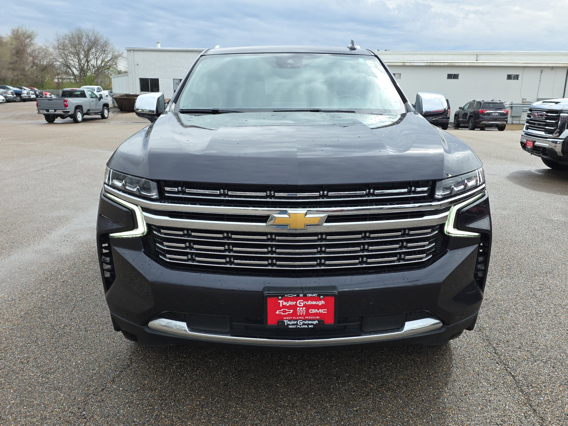 Used 2023 Chevrolet Suburban Premier image 3