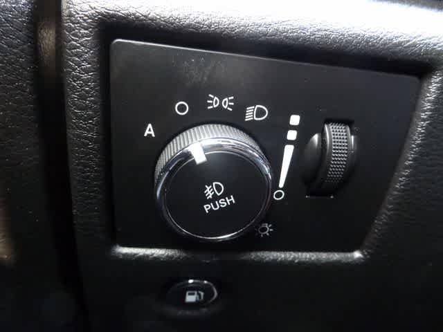 Used 2019 Jeep Grand Cherokee Laredo RWD image 17