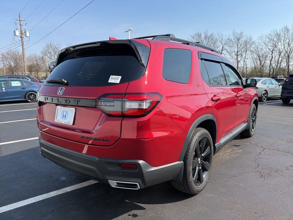 Certified 2025 Honda Pilot Black Edition image 5