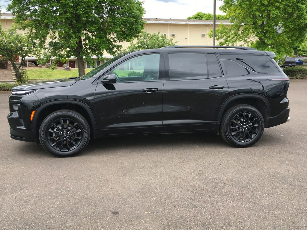 Used 2024 Chevrolet Traverse LT w/ Midnight/Sport Edition AWD/4WD image 3