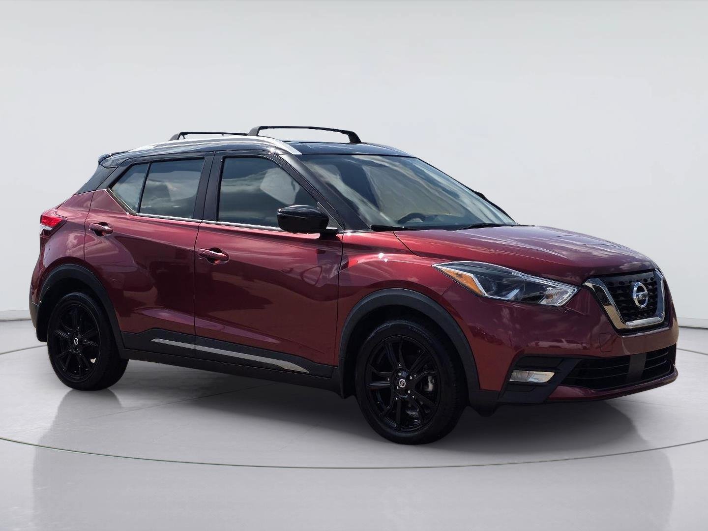 Used 2020 Nissan Kicks SR w/ Exterior Package FWD image 3