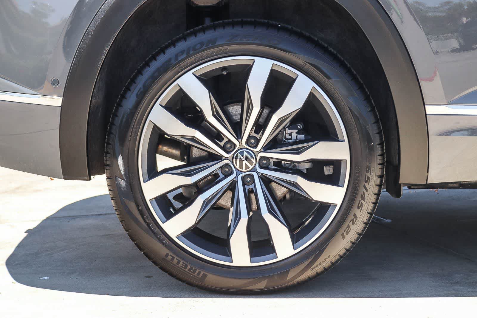 Used 2023 Volkswagen Atlas Cross Sport SEL Premium R-Line AWD/4WD image 8