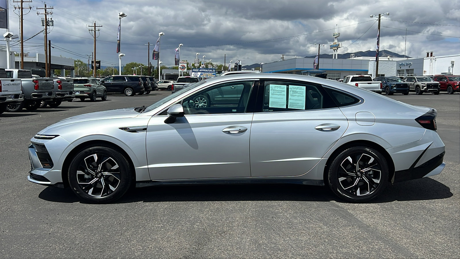 Used 2025 Hyundai Sonata SEL FWD image 8