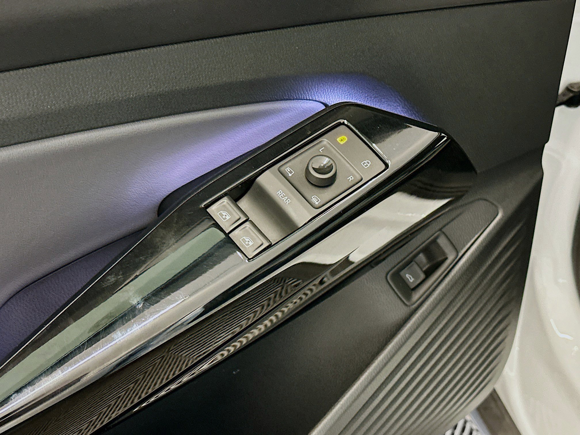 Used 2021 Volkswagen ID.4 Pro S w/ Gradient Package image 15