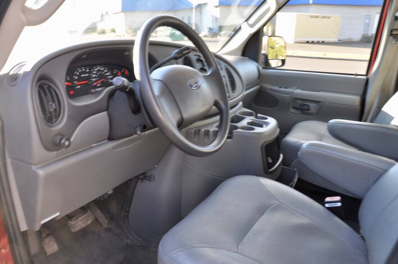 Used 2005 Ford E-350 and Econoline 350 XL RWD image 27