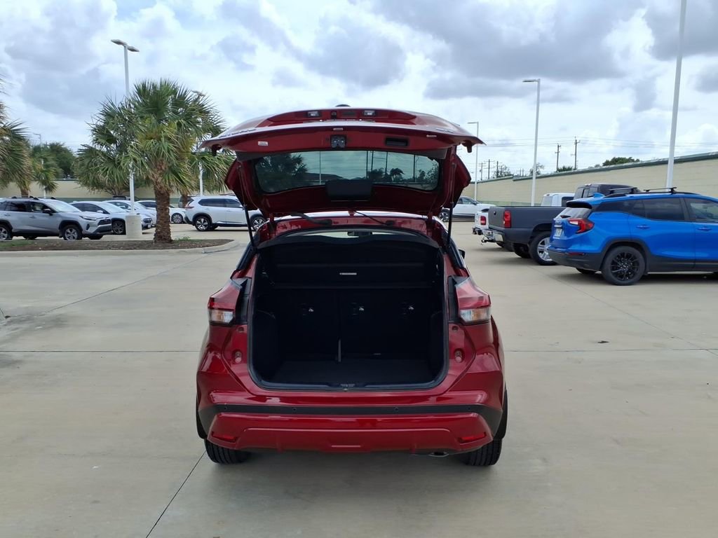 Used 2023 Nissan Kicks SR w/ SR Premium Package FWD image 20