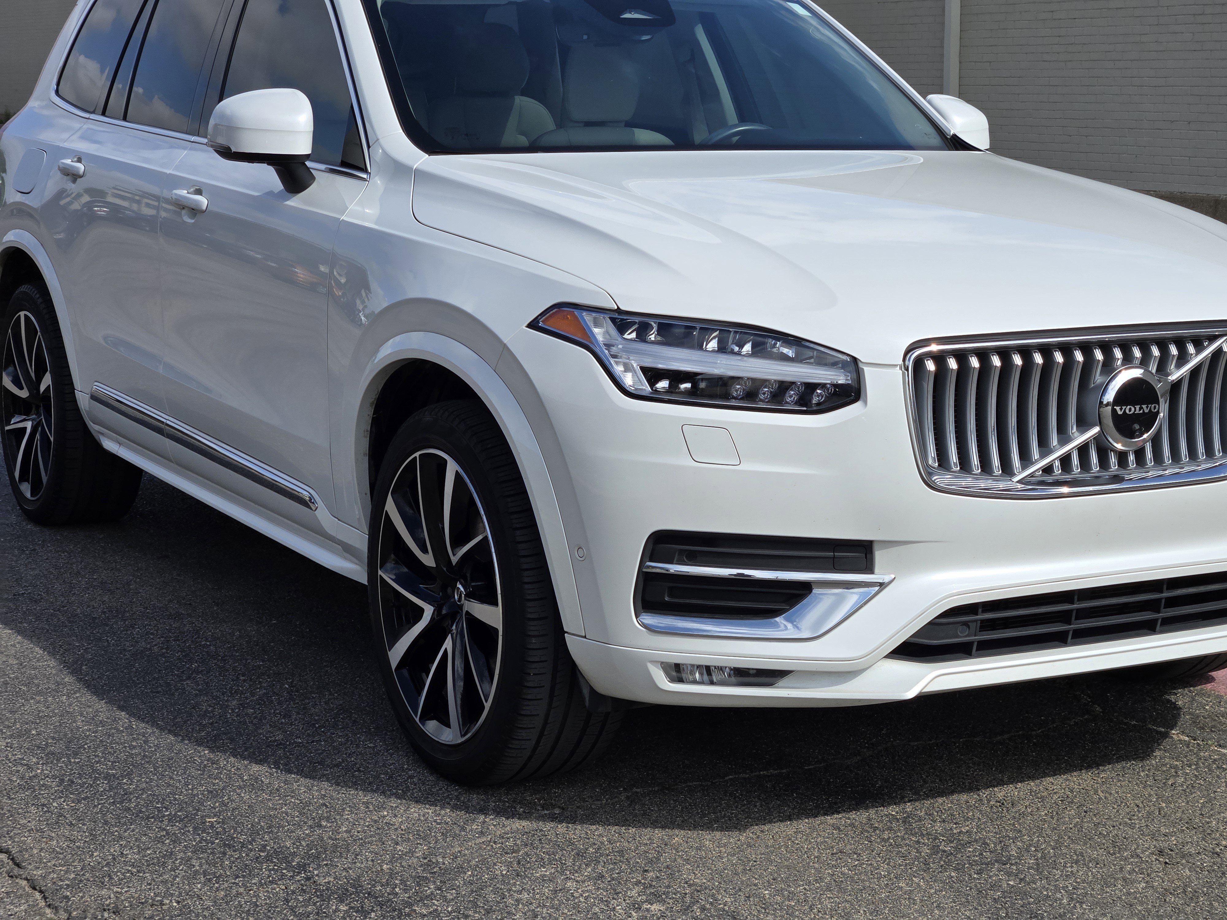 Used 2023 Volvo XC90 B6 Plus w/ Protection Package Premier image 11