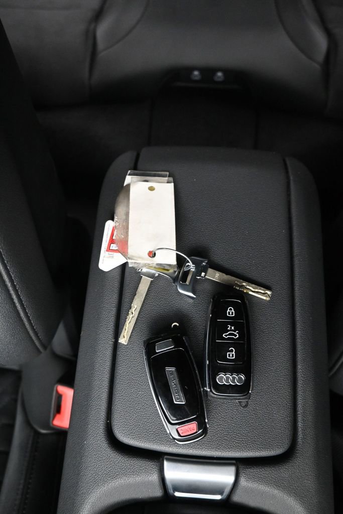 Used 2022 Audi e-tron GT Premium Plus w/ Performance Package AWD/4WD image 21