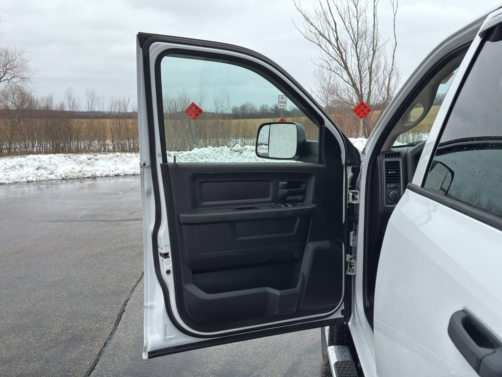 Used 2017 RAM 3500 Tradesman w/ Chrome Appearance Group image 12