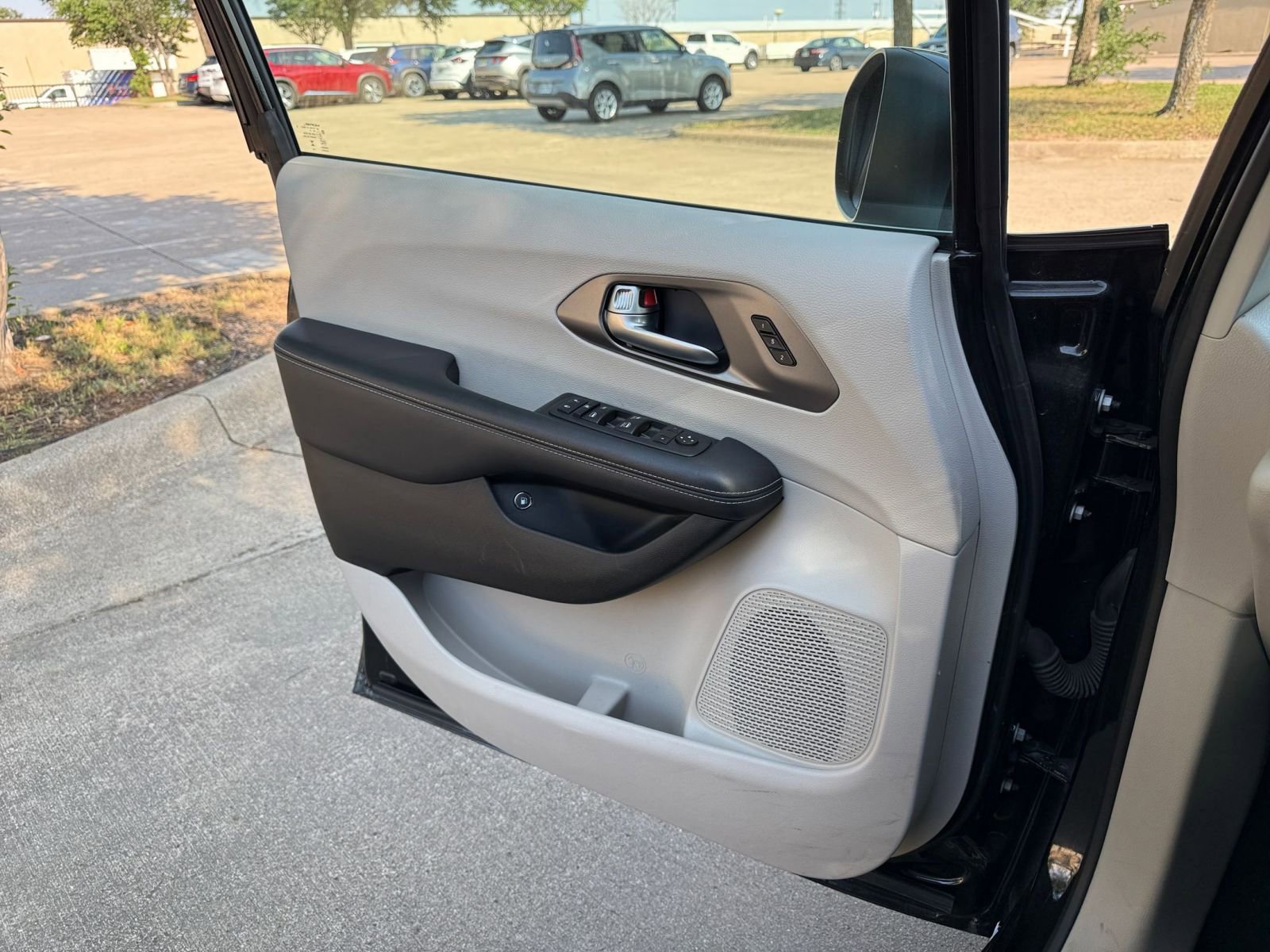 Used 2023 Chrysler Pacifica Touring-L FWD image 18
