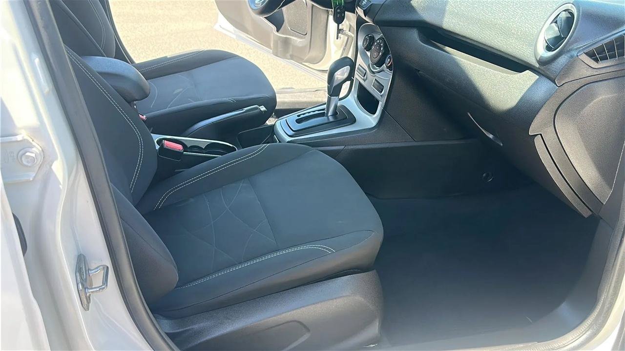 Used 2017 Ford Fiesta SE FWD image 28