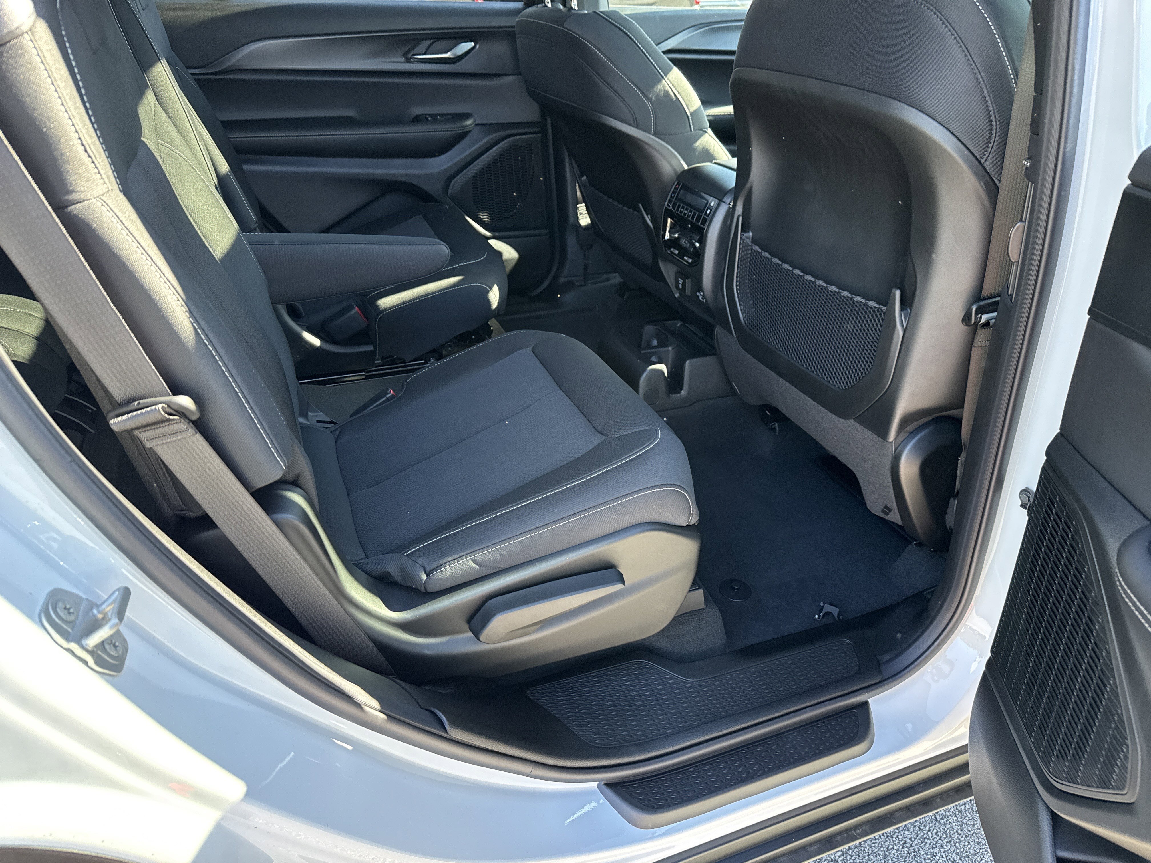 New 2025 Jeep Grand Cherokee L Laredo w/ Luxury Tech Group I image 21