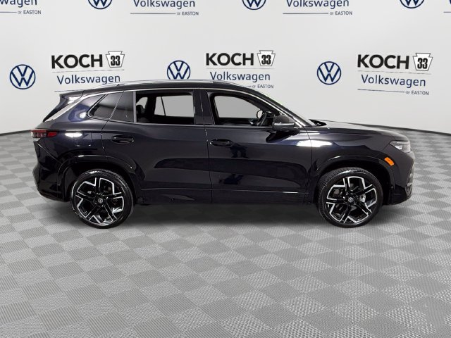 Used 2025 Volkswagen Tiguan SEL R-Line AWD/4WD image 10