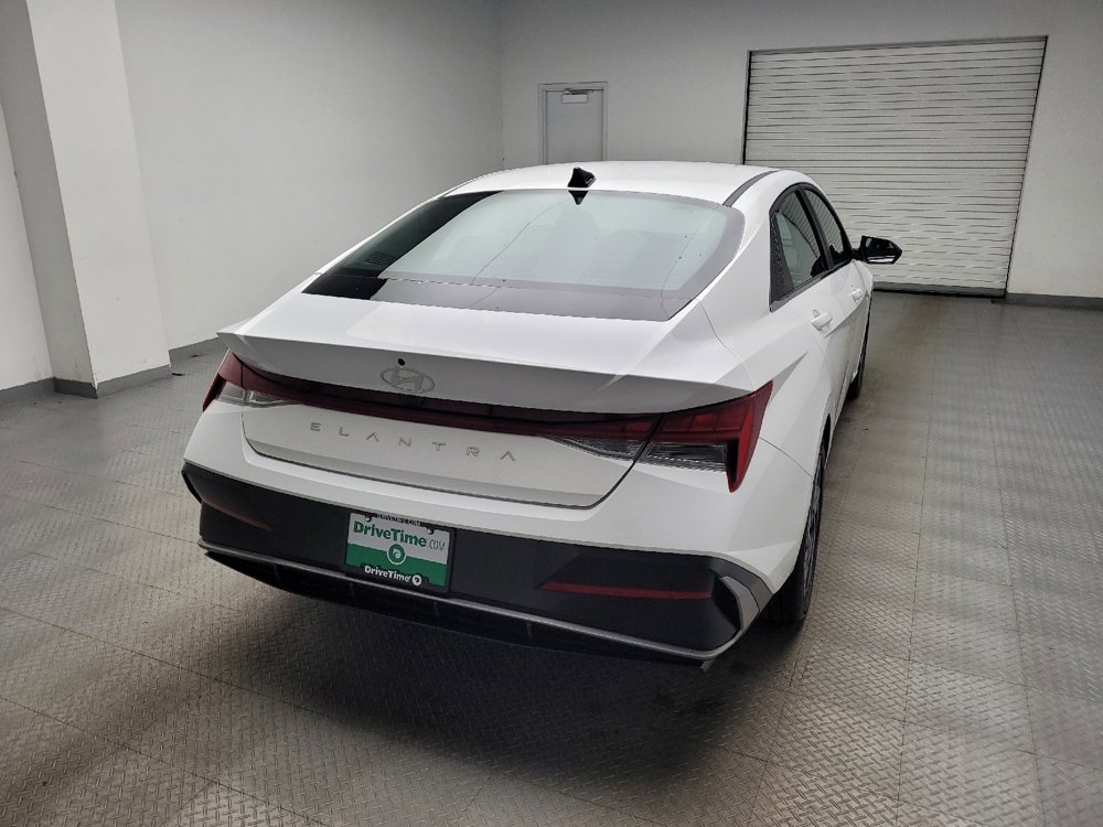 Used 2025 Hyundai Elantra SEL FWD image 7