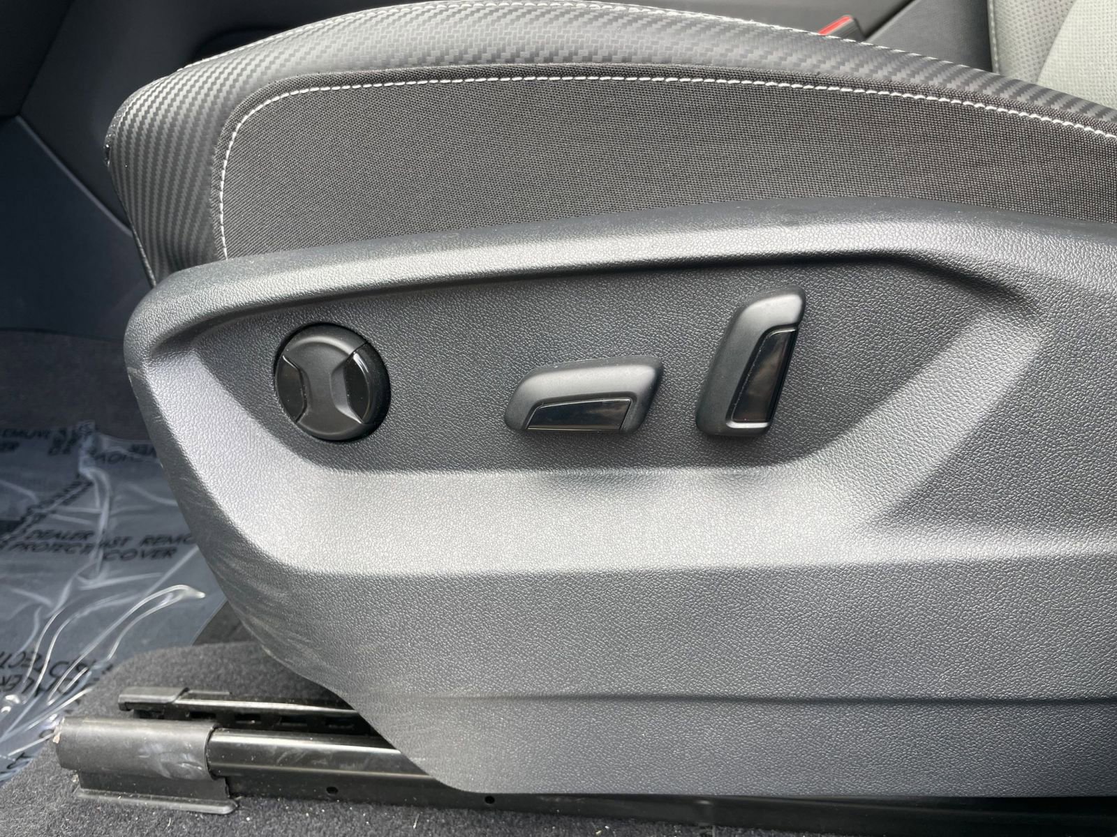 Used 2025 Volkswagen Atlas Cross Sport SE FWD image 23