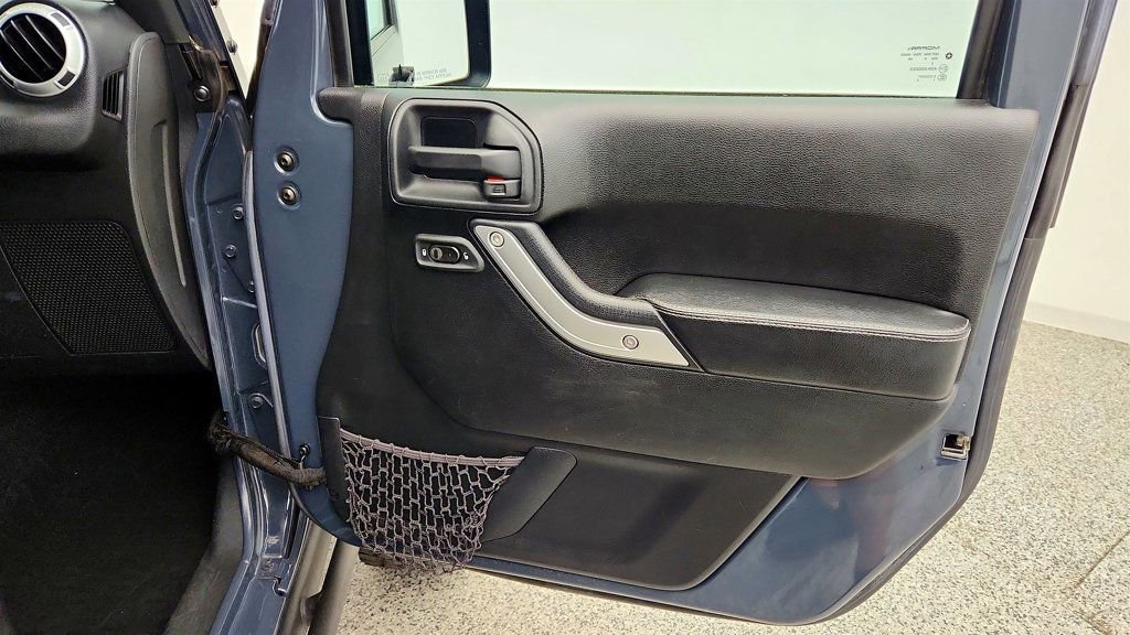 Used 2016 Jeep Wrangler Unlimited Rubicon AWD/4WD image 25