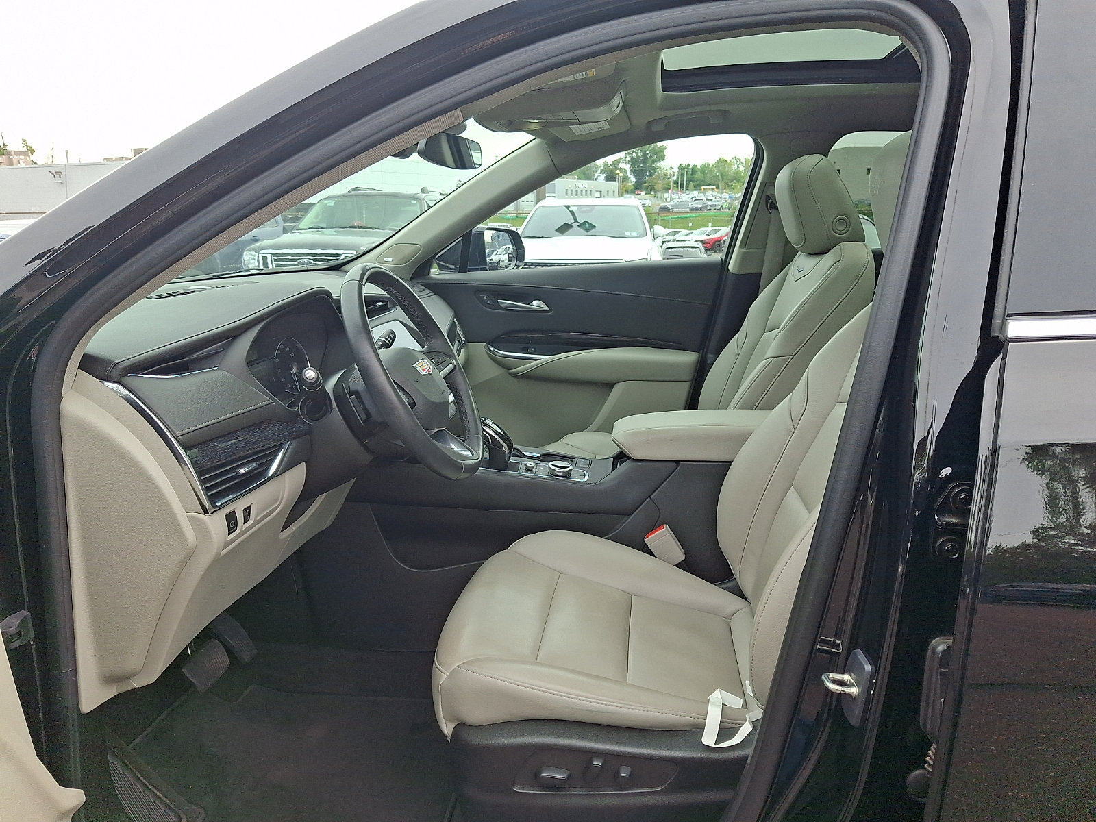 Certified 2023 Cadillac XT4 Premium Luxury w/ Cold Weather Package AWD/4WD image 13