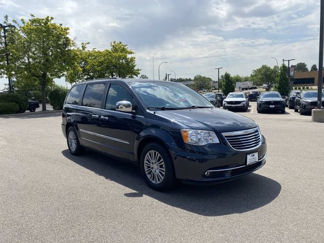 Used 2014 Chrysler Town & Country Touring-L w/ Driver Convenience Group FWD image 7