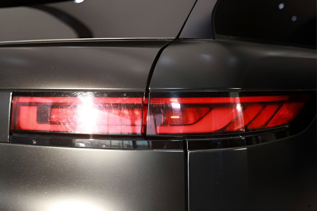 Used 2023 Land Rover Range Rover Sport SE Dynamic image 35
