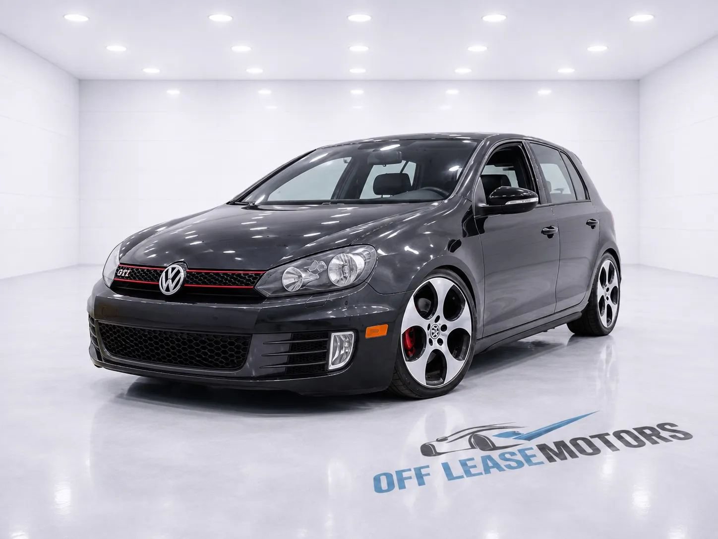 Used 2011 Volkswagen Golf 4-Door FWD image 1
