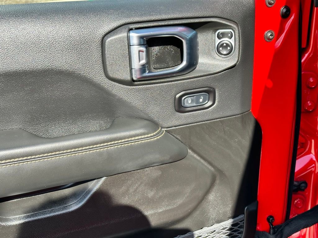 Used 2025 Jeep Wrangler Unlimited Sahara image 17